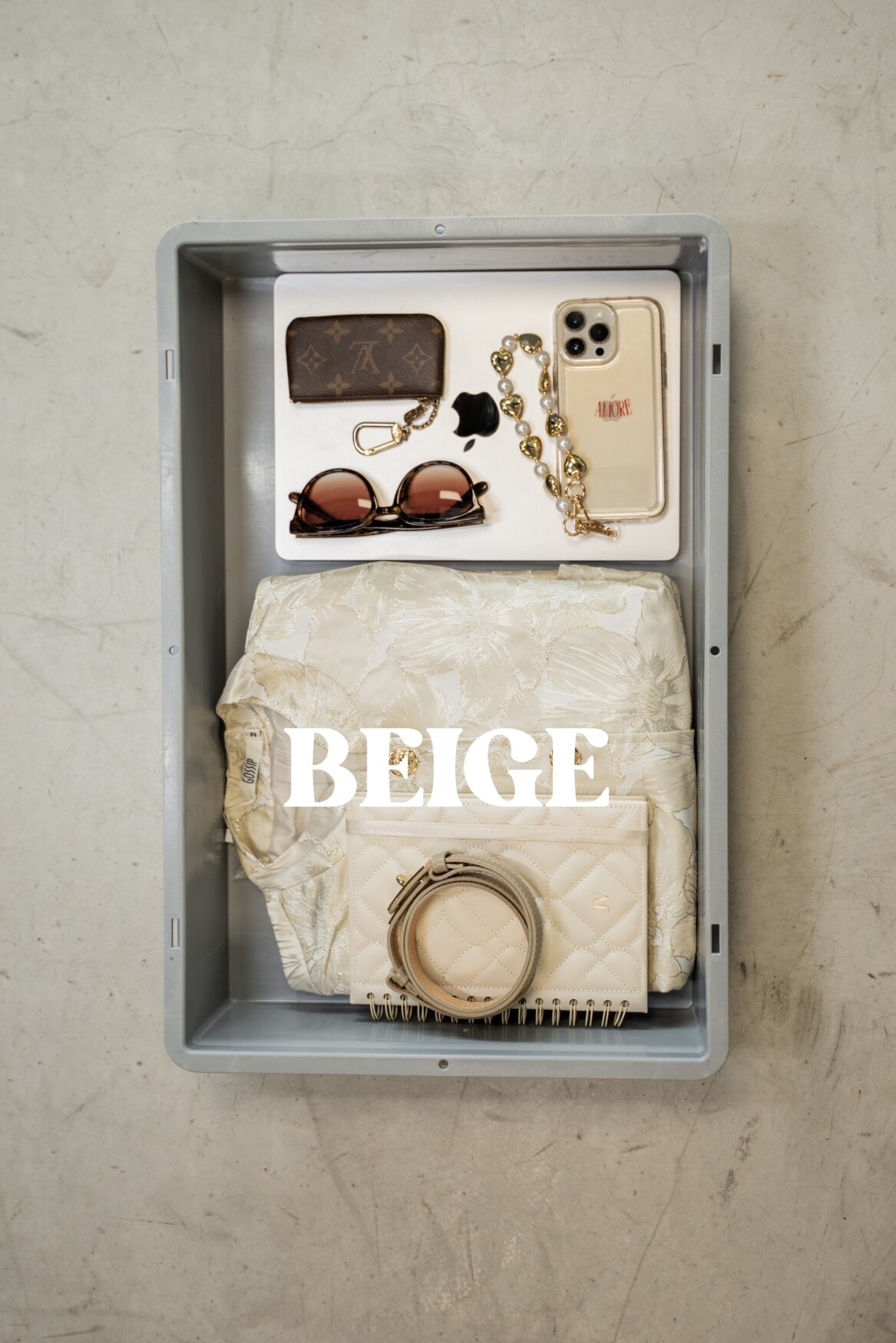 flatlay beige