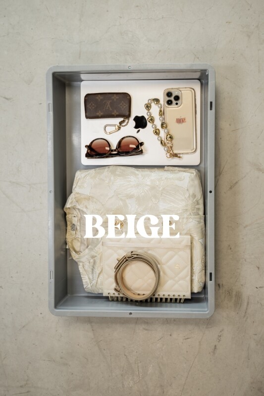 flatlay beige