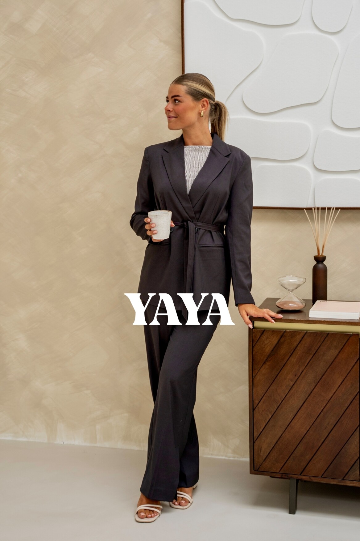 #SHOP THE LOOK 1420 %lookbooks.TITEL%
