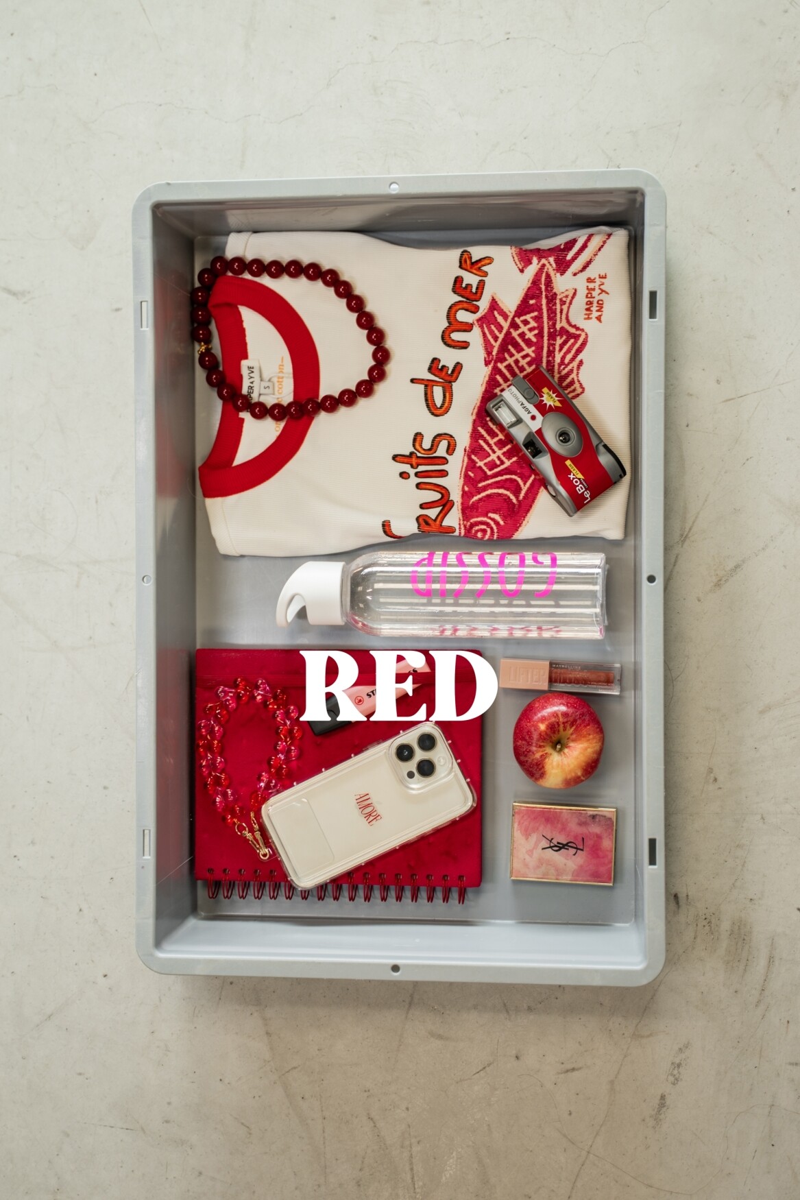 flatlay red %lookbooks.TITEL%