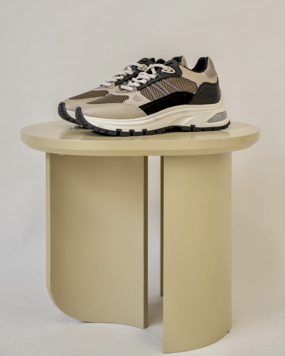 LIZ DAE SNEAKER PLATINO