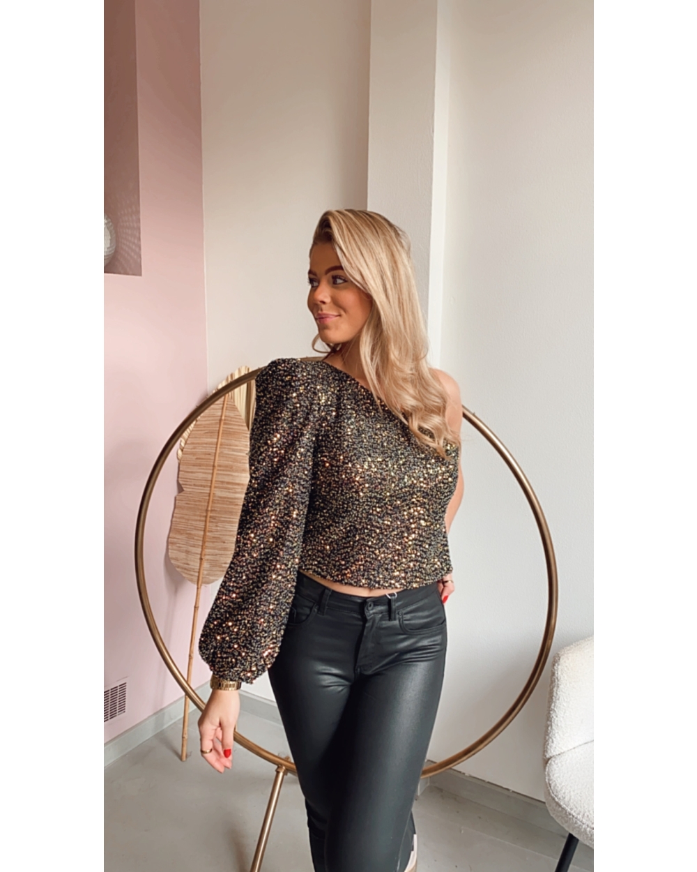 ONE SHOULDER TOP LUNA ZWART