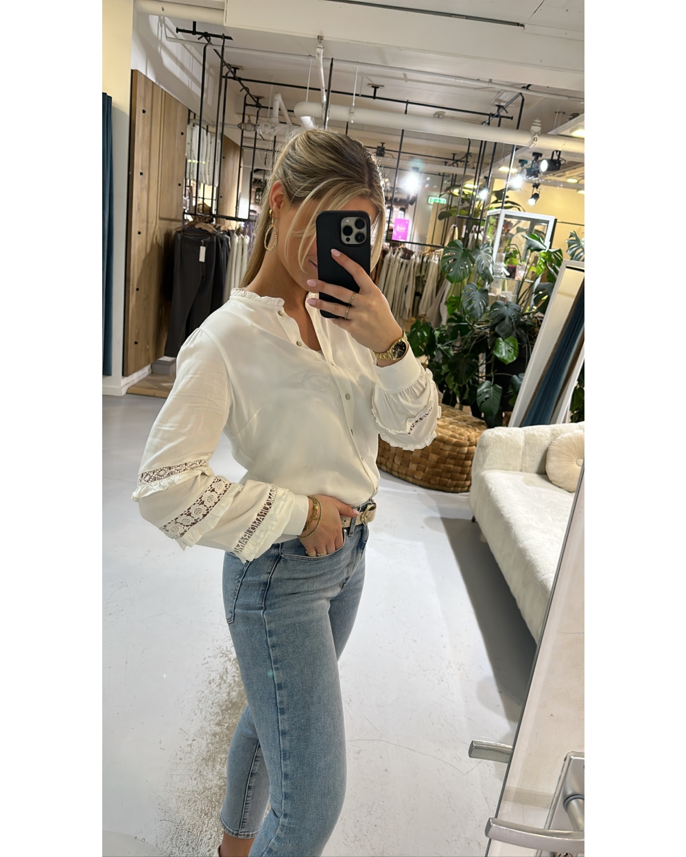 Witte blouse met kanten details