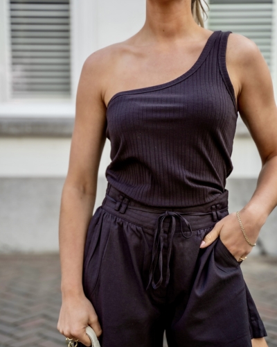 ASYMMETRISCHE TOP ZWART