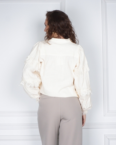 BLOUSE MET KANT DETAILS BEIGE 