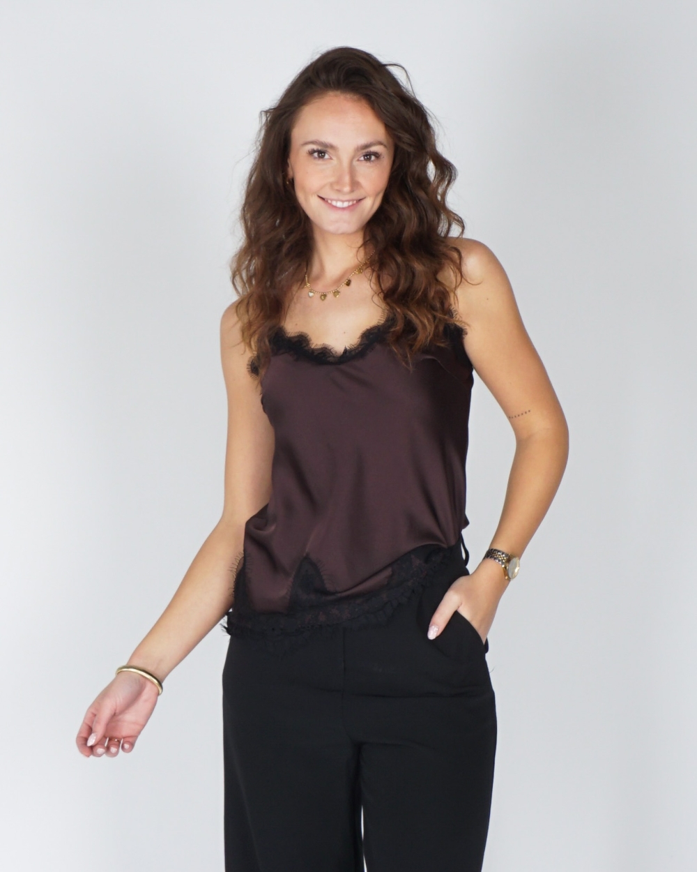 TOP MET KANT LYNN BRUIN