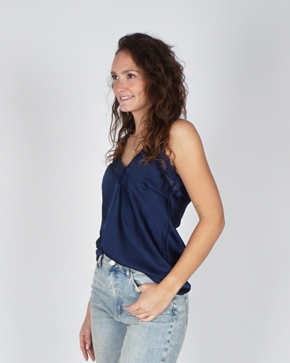 TOP MET KANT LOU BLAUW