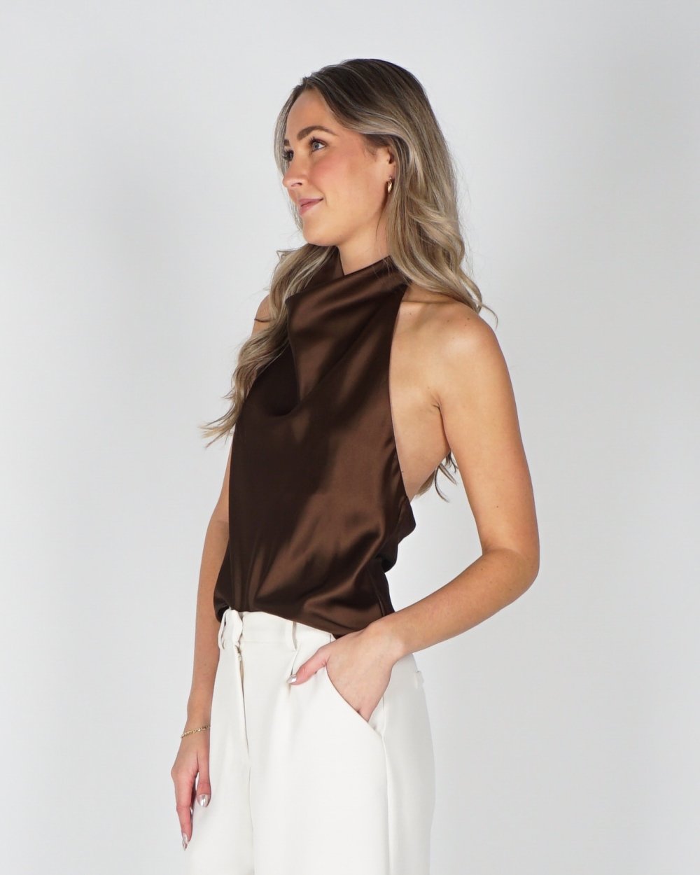 SATIJNEN HALTER TOP BRUIN