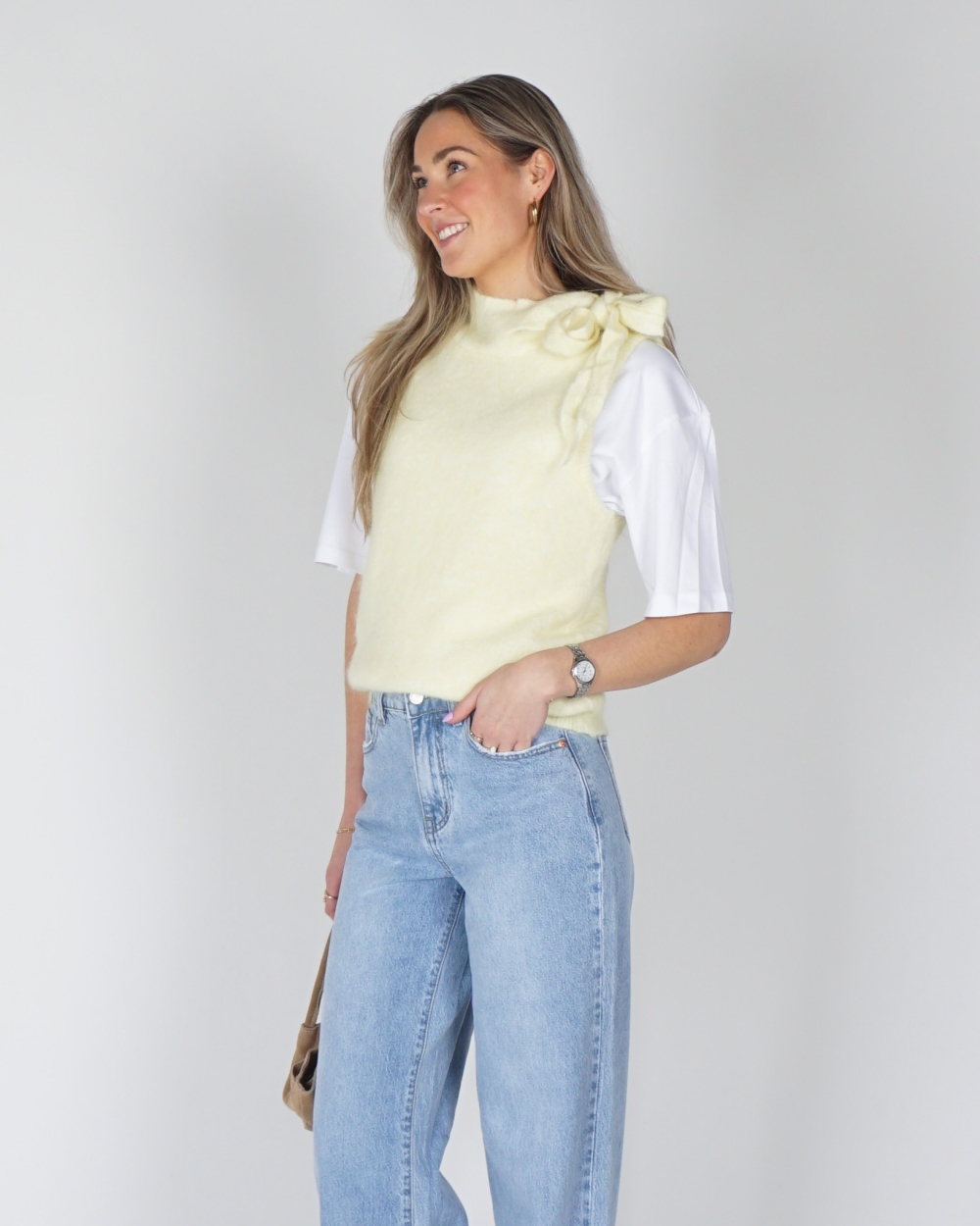 GEBREIDE TOP MET STRIK GEEL