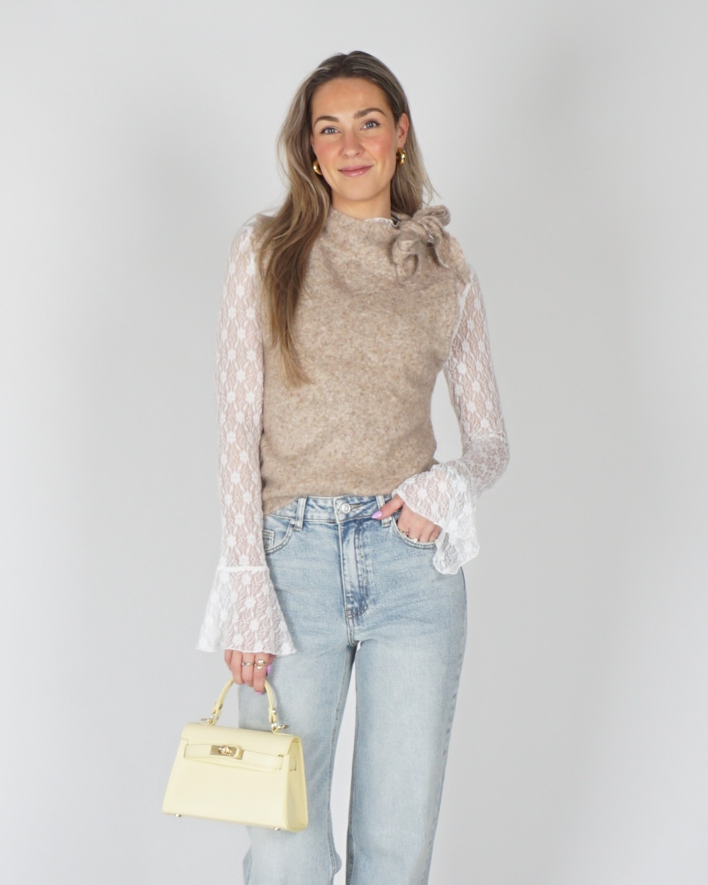 GEBREIDE TOP MET STRIK BEIGE