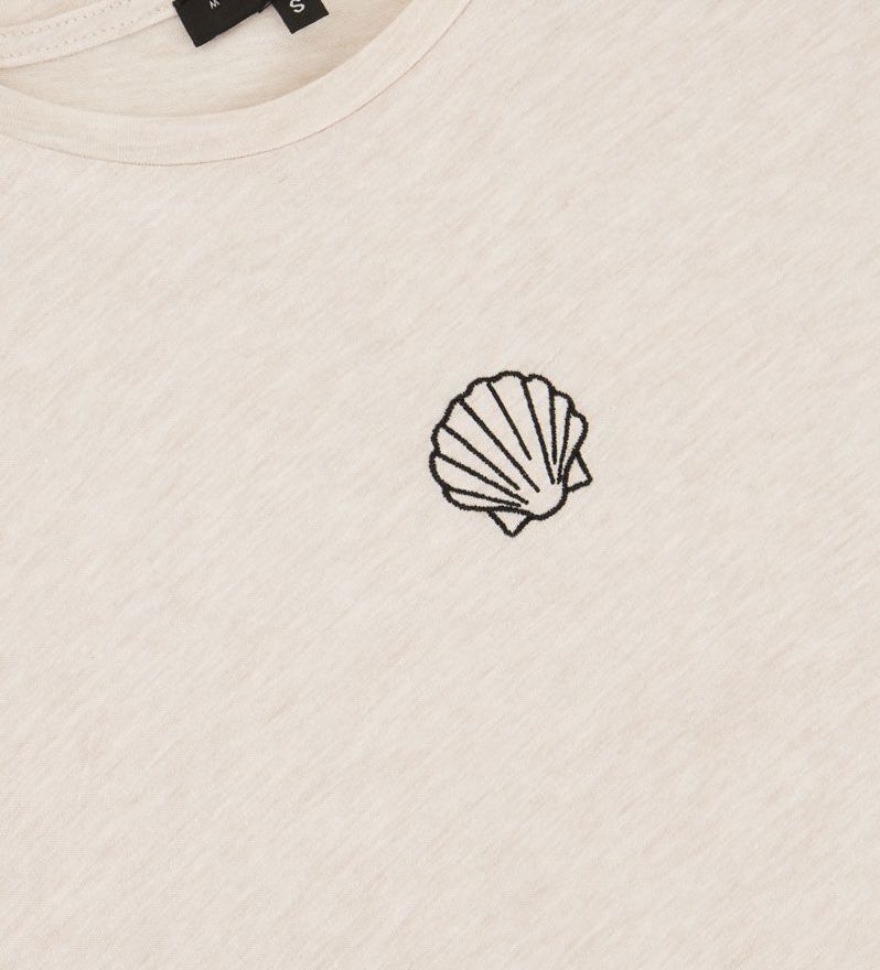 T-SHIRT MET SCHELPJE