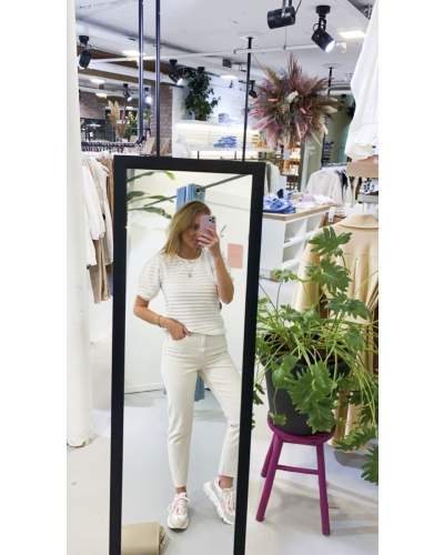 TOP MET GERAFELDE RANDEN BEIGE 