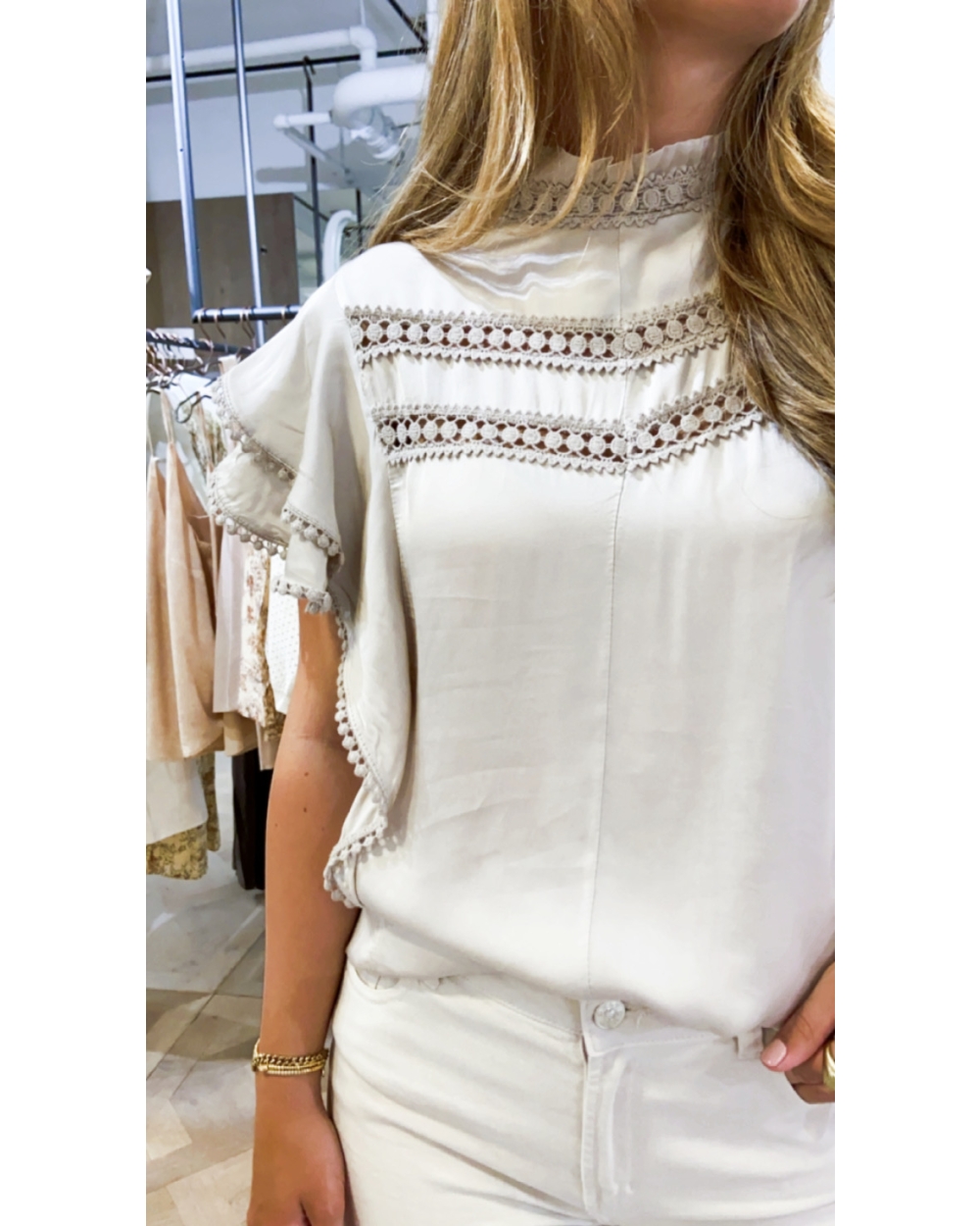 BLOUSE MET DETAILS BEIGE
