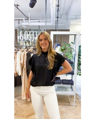 Ambika BLOUSE MET DETAILS ZWART