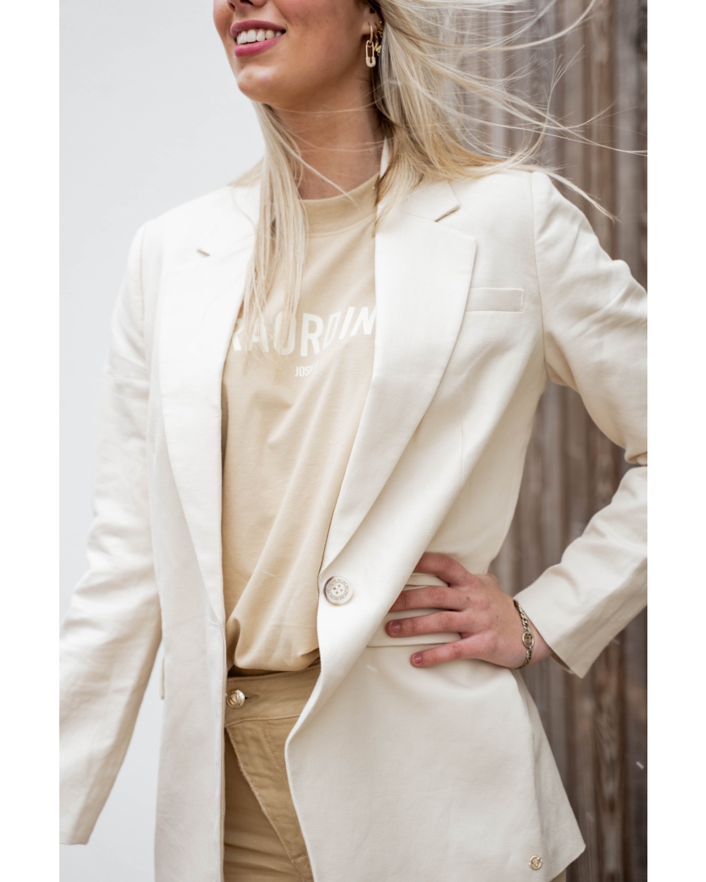 EXTRAORDINARY TOP