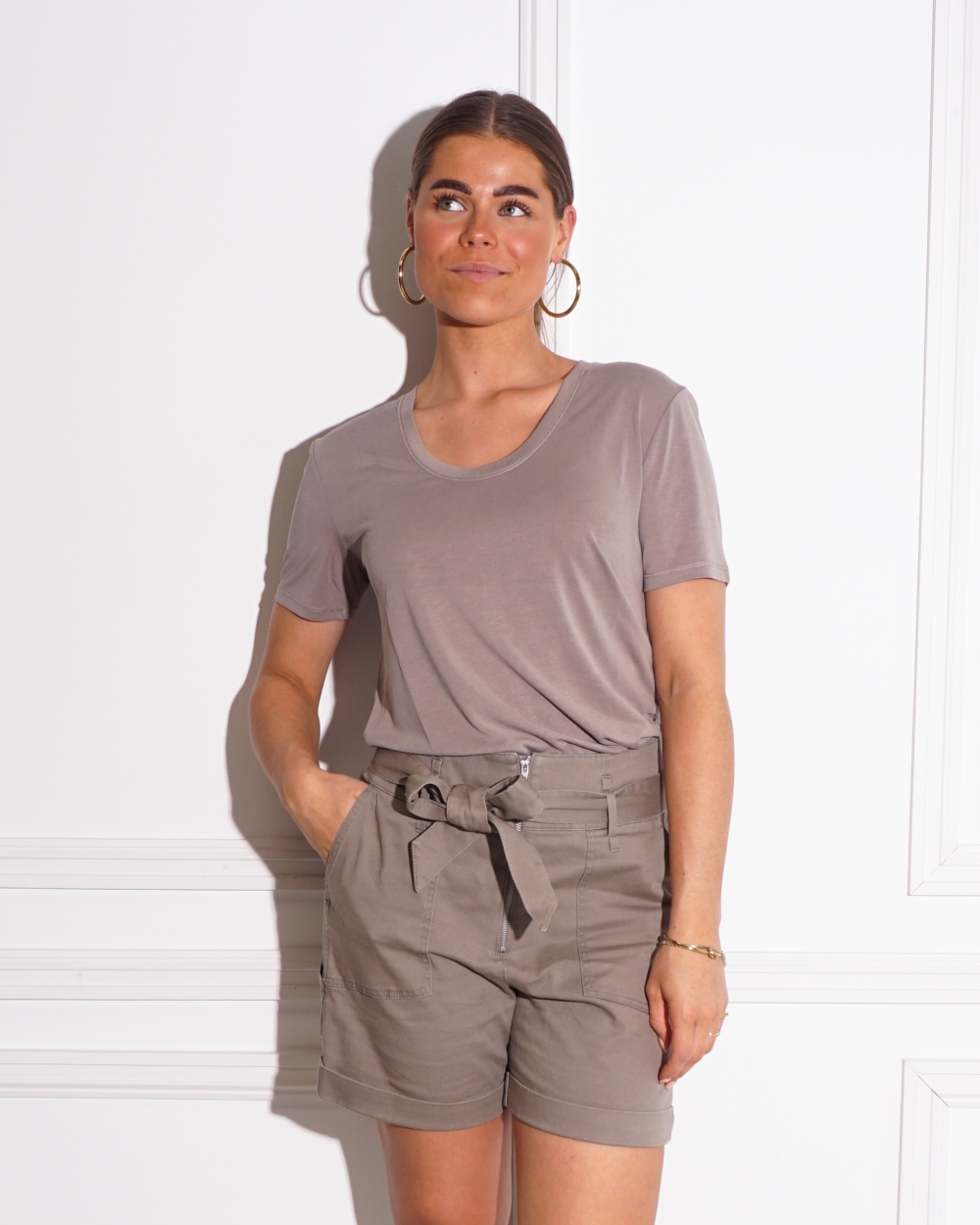 T-SHIRT MET RONDE HALS ARMY GREEN