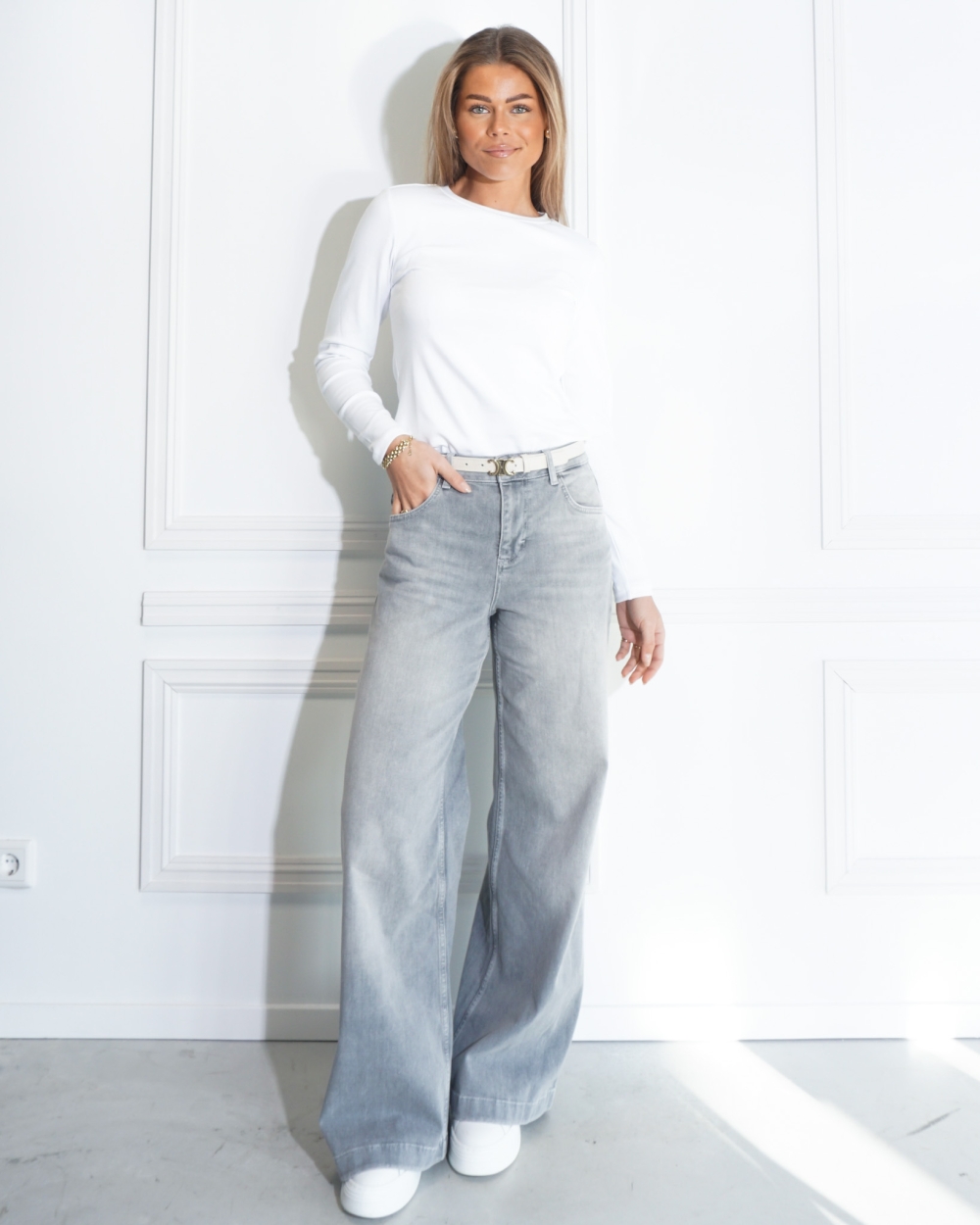 BASIC T-SHIRT MET LANGE MOUWEN WIT