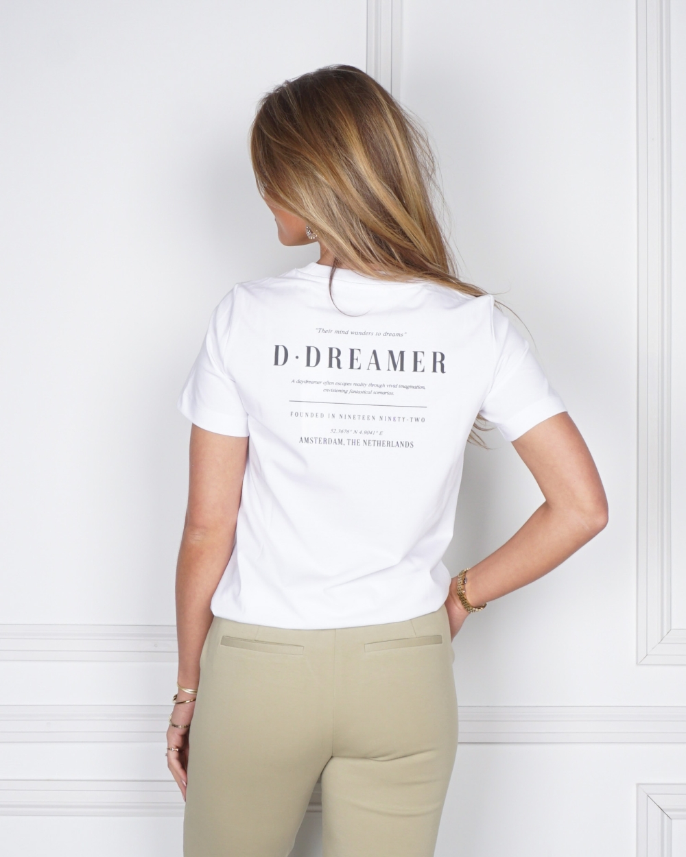 T-SHIRT MET BACKPRINT WIT