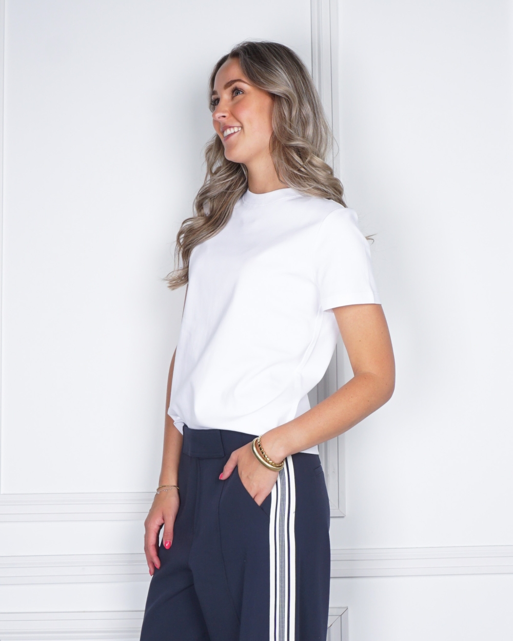 T-SHIRT MET SUBTIELE STIKDETAILS WIT