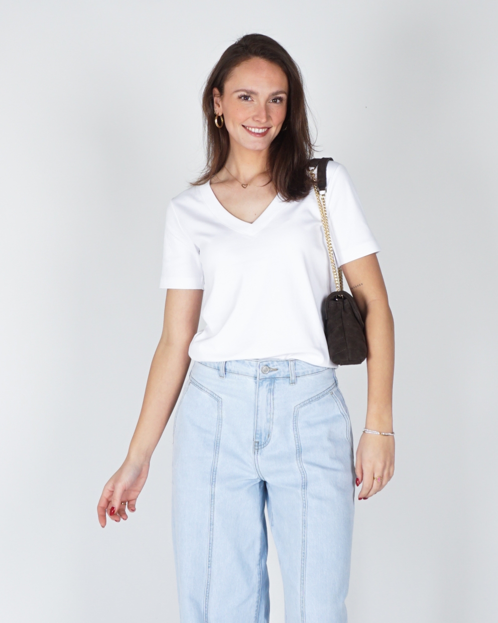 BASIC T-SHIRT MET V-HALS WIT