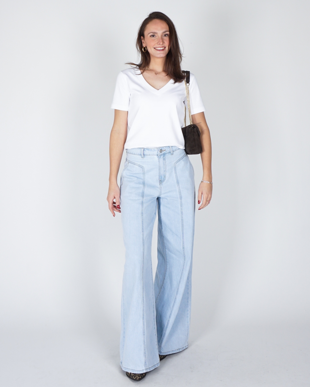 BASIC T-SHIRT MET V-HALS WIT