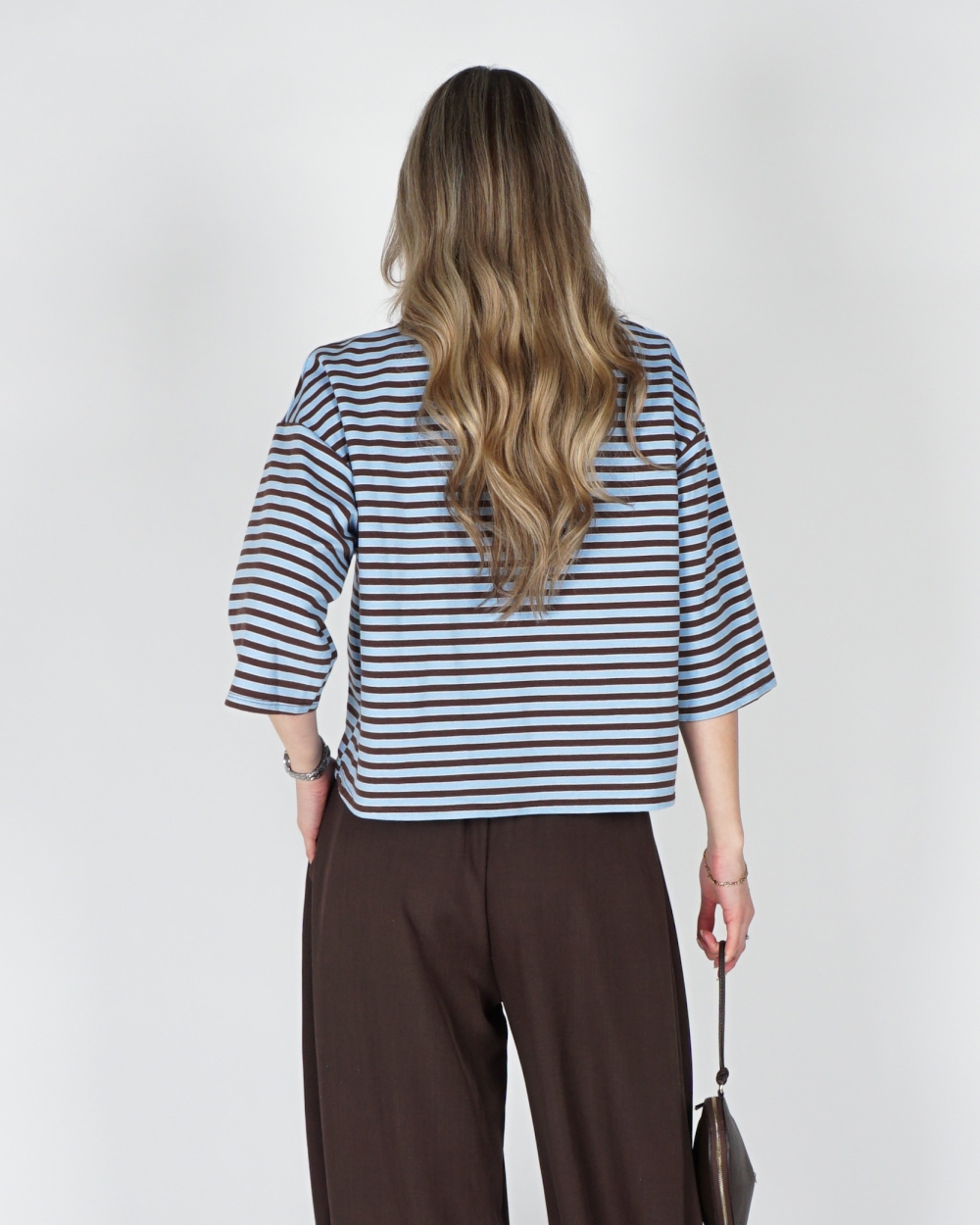T-SHIRT MET STREPEN BRUIN BLAUW