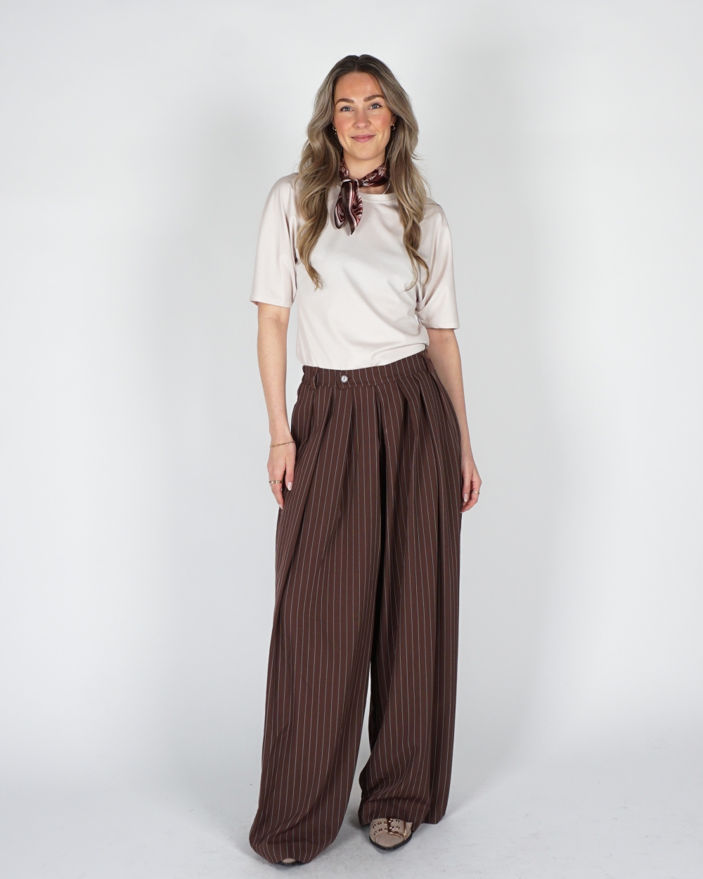 GETAILLEERD T-SHIRT BEIGE