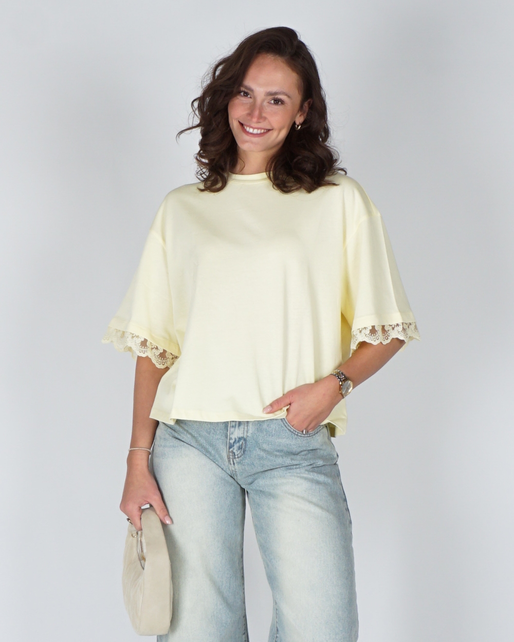 BOXY T-SHIRT MET KANTEN MOUWEN GEEL