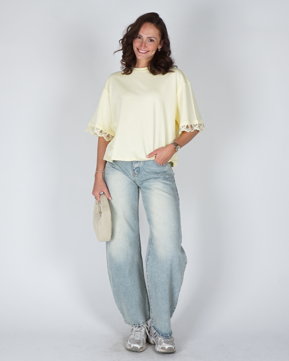 BOXY T-SHIRT MET KANTEN MOUWEN GEEL