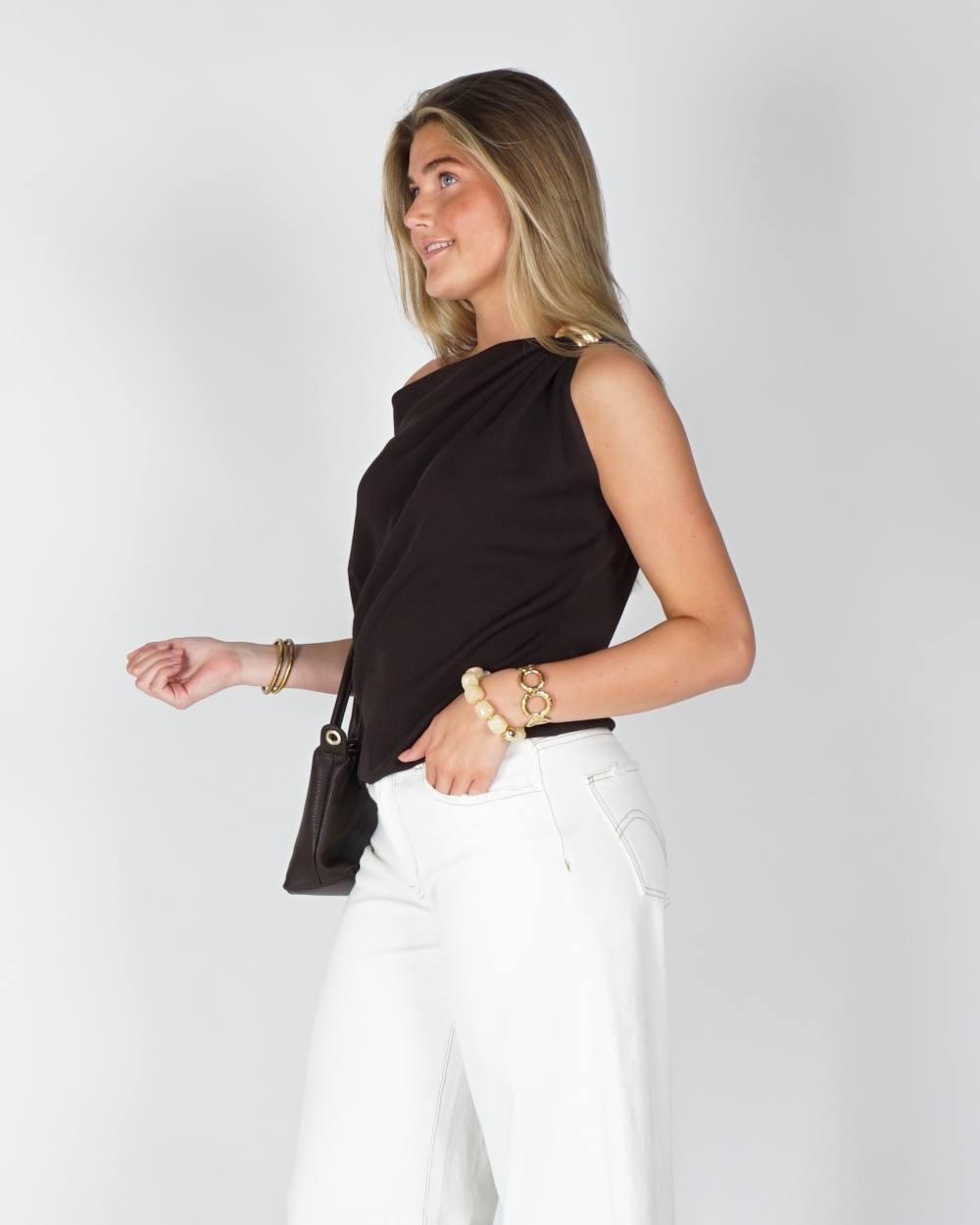 OFF SHOULDER TOP BRUIN