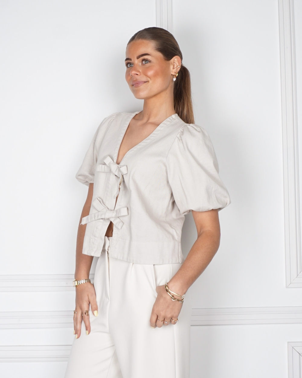BOW BLOUSE KORTE MOUW BEIGE