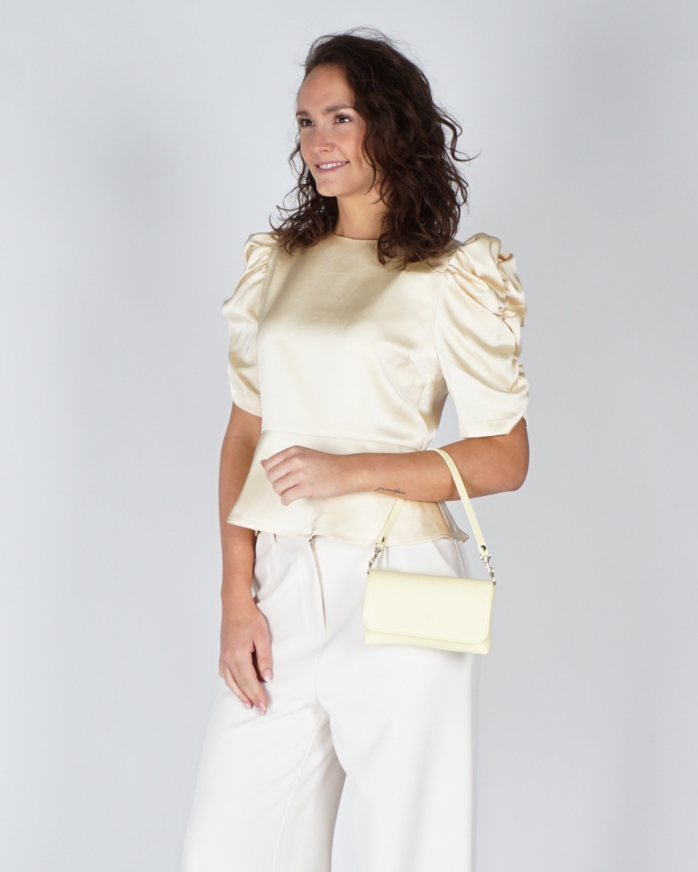 BLOUSE BENUA GEEL