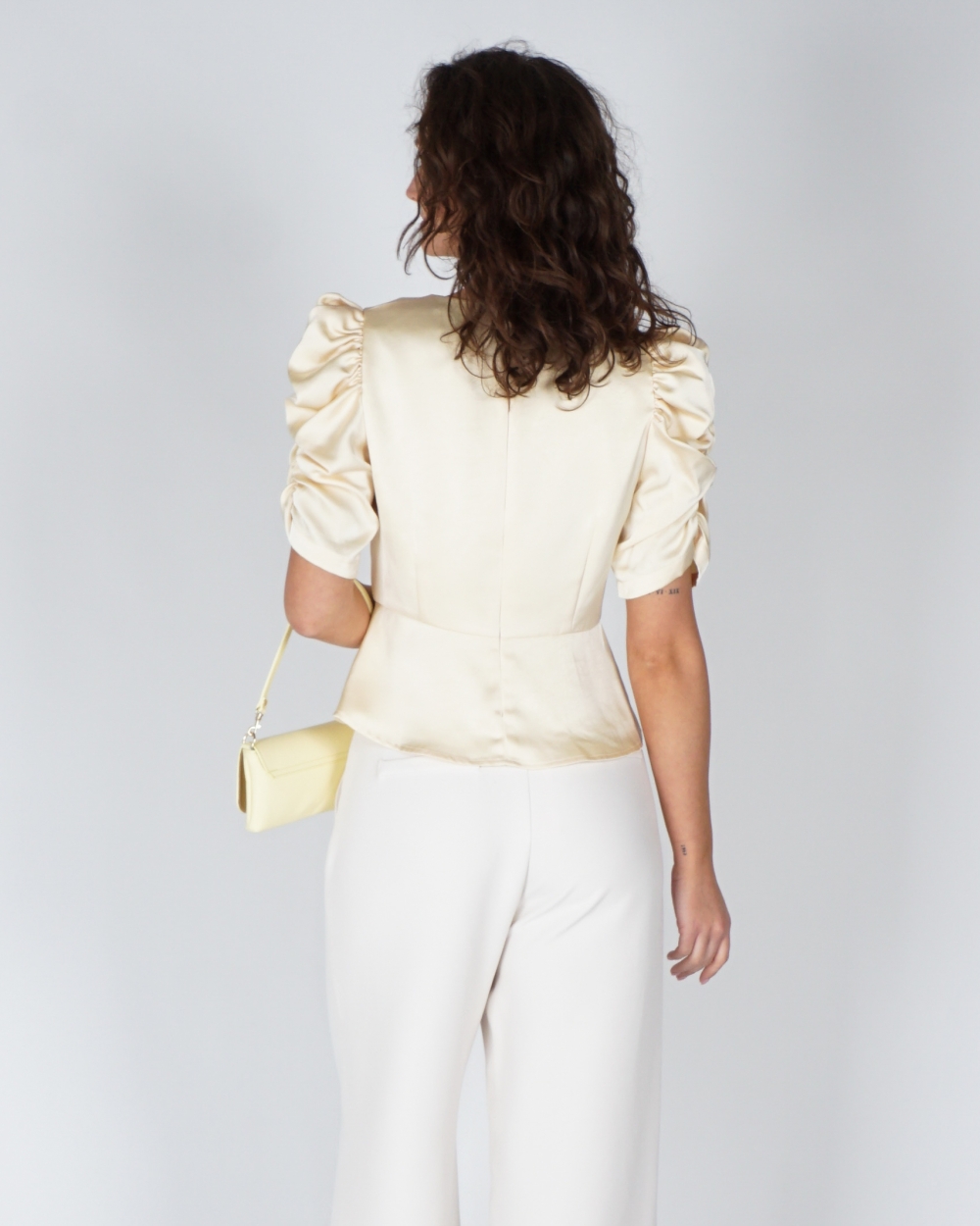 BLOUSE BENUA GEEL