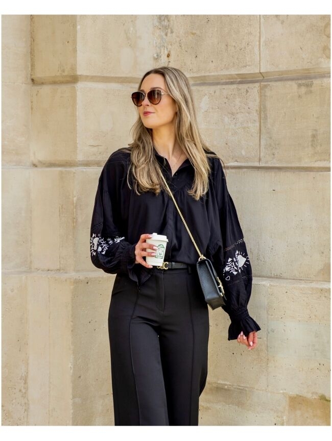 BLOUSE MET BRODERIE ROSIE ZWART