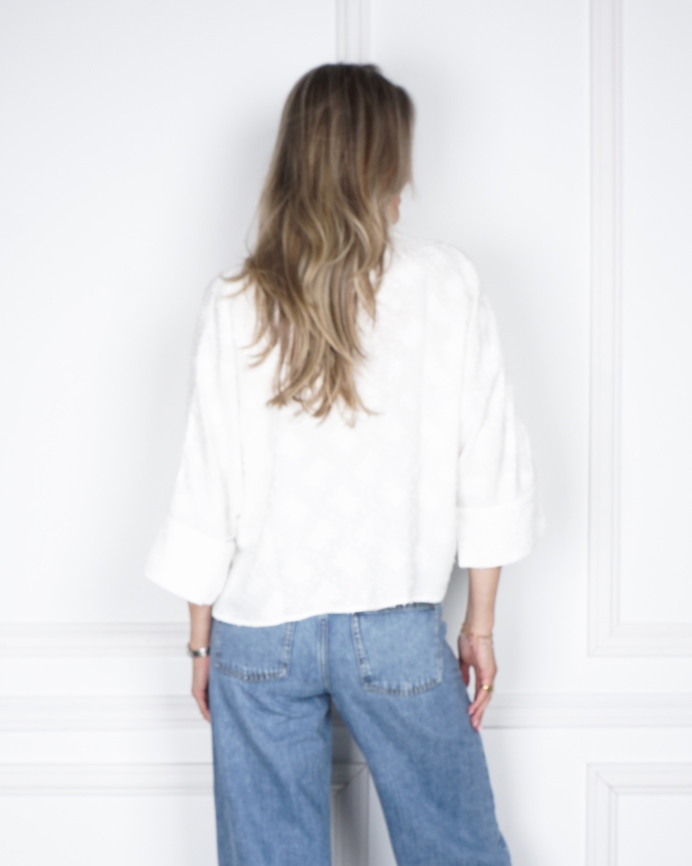 KORTE BLOUSE MET DETAILS WIT
