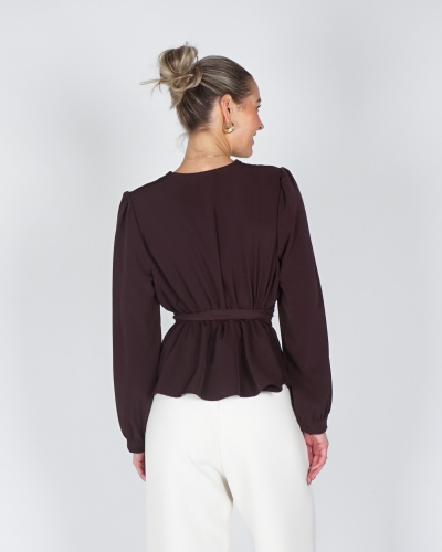 WIKKELBLOUSE MET KNOOP BRUIN