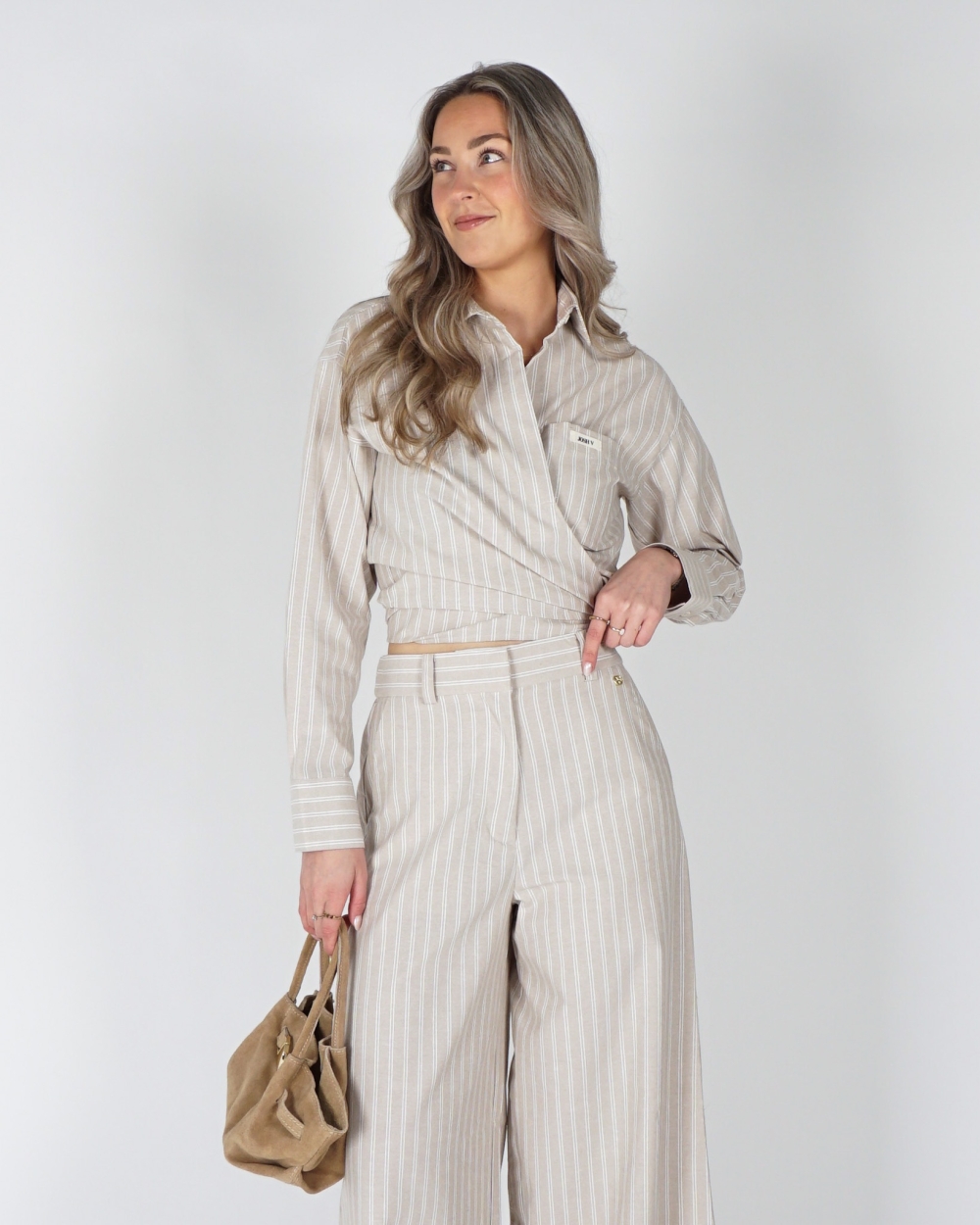BLOUSE BANKS MET STREPEN BEIGE