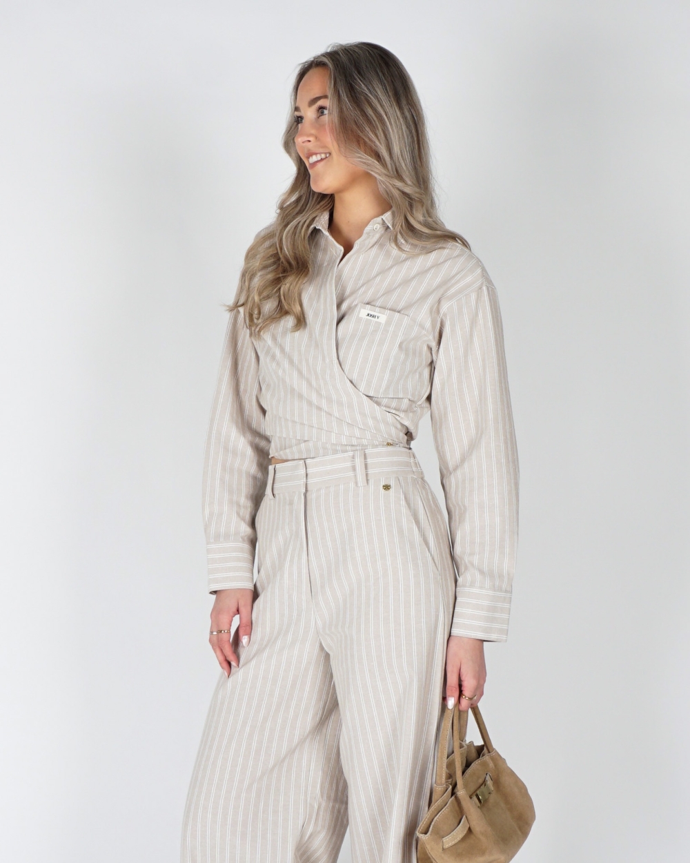BLOUSE BANKS MET STREPEN BEIGE