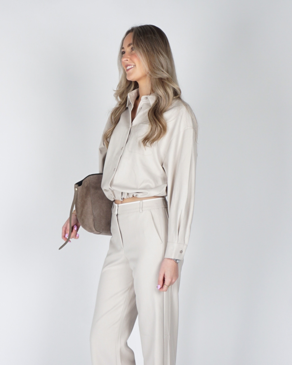 BLOUSE MET ASYMMETRISCHE SLUITING BEIGE