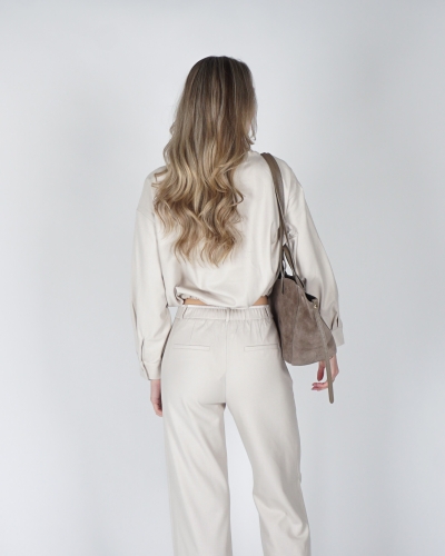 BLOUSE MET ASYMMETRISCHE SLUITING BEIGE