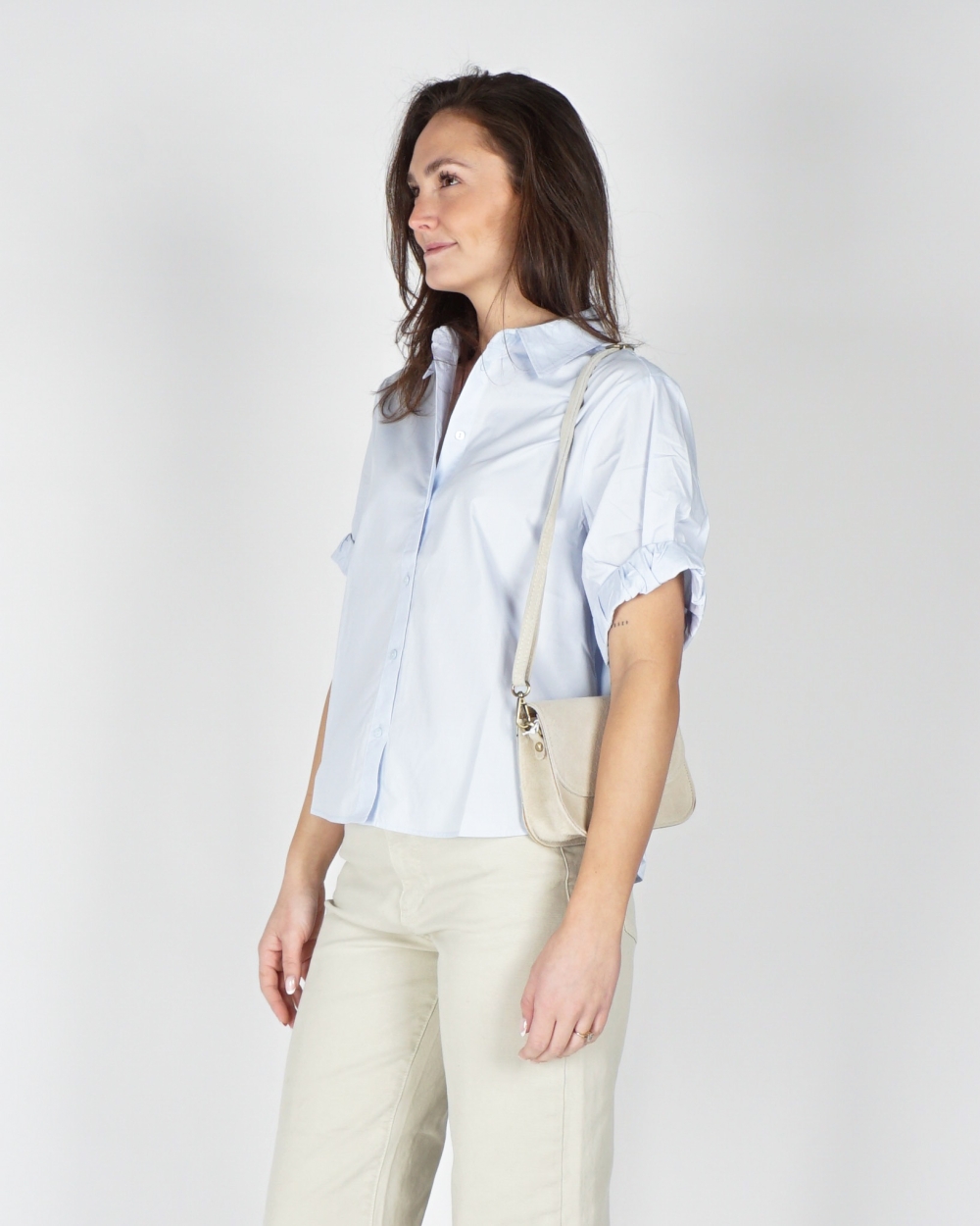 BLOUSE MET OMGESLAGEN MOUWEN LICHT BLAUW
