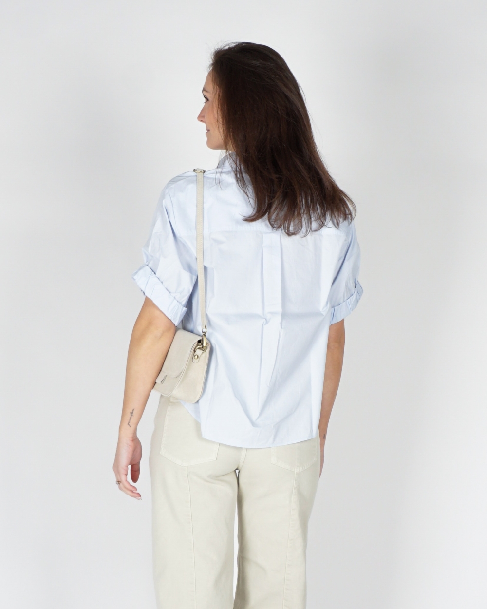 BLOUSE MET OMGESLAGEN MOUWEN LICHT BLAUW