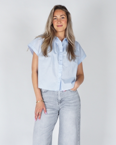 MOUWLOZE BLOUSE MET KNOOPDETAIL LICHT BLAUW