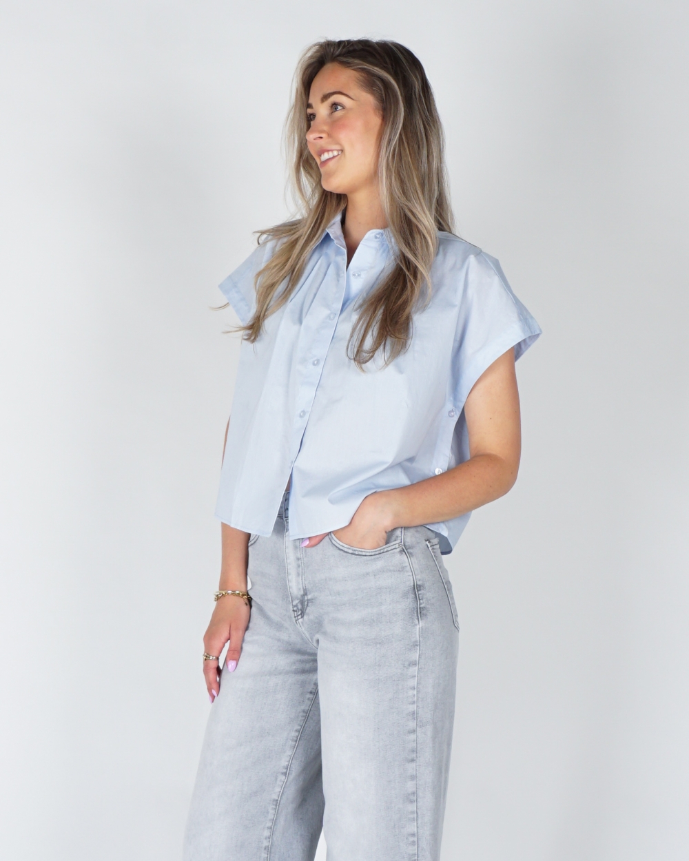 MOUWLOZE BLOUSE MET KNOOPDETAIL LICHT BLAUW