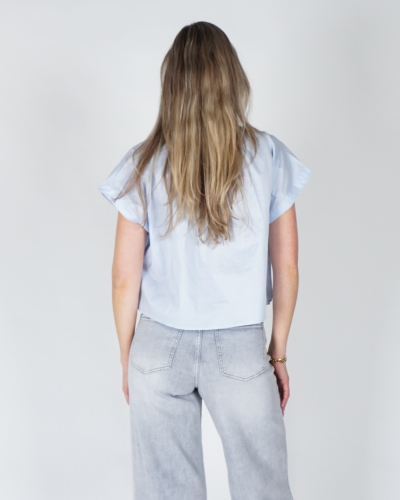 MOUWLOZE BLOUSE MET KNOOPDETAIL LICHT BLAUW