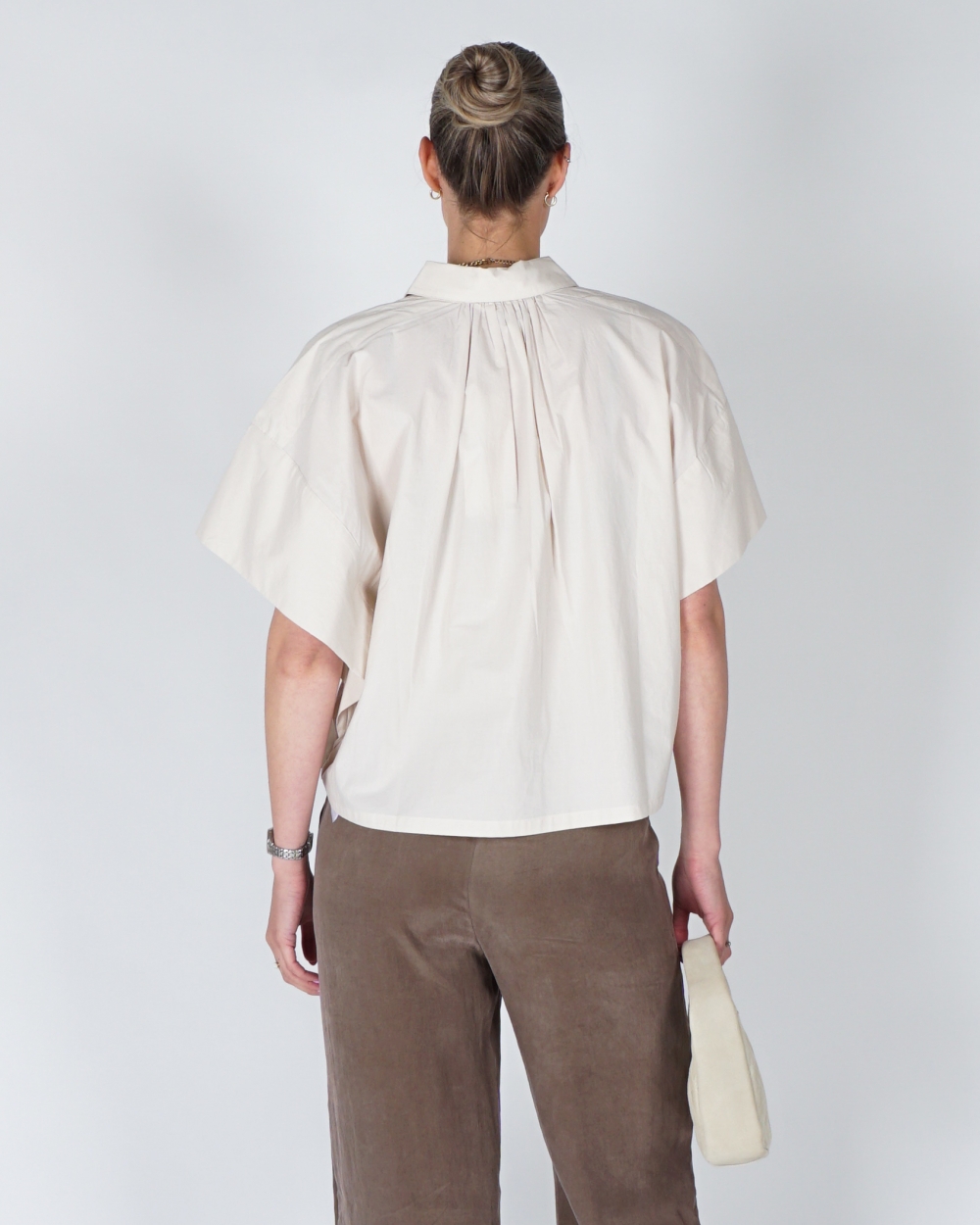 OVERSIZED BLOUSE MET MOUWDETAIL ECRU