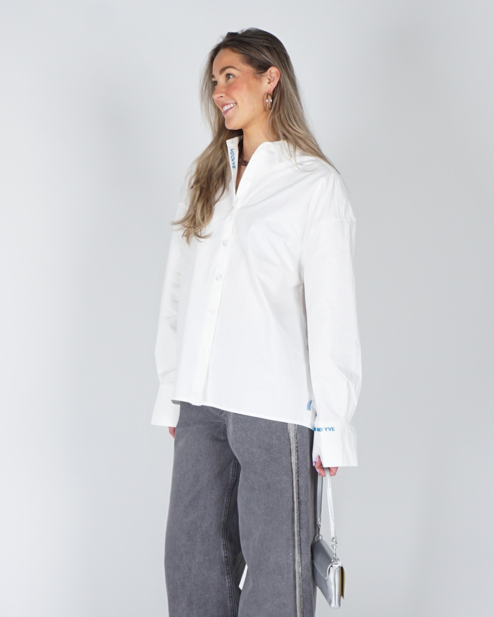 OVERSIZED BLOUSE YELENA ECRU BLAUW