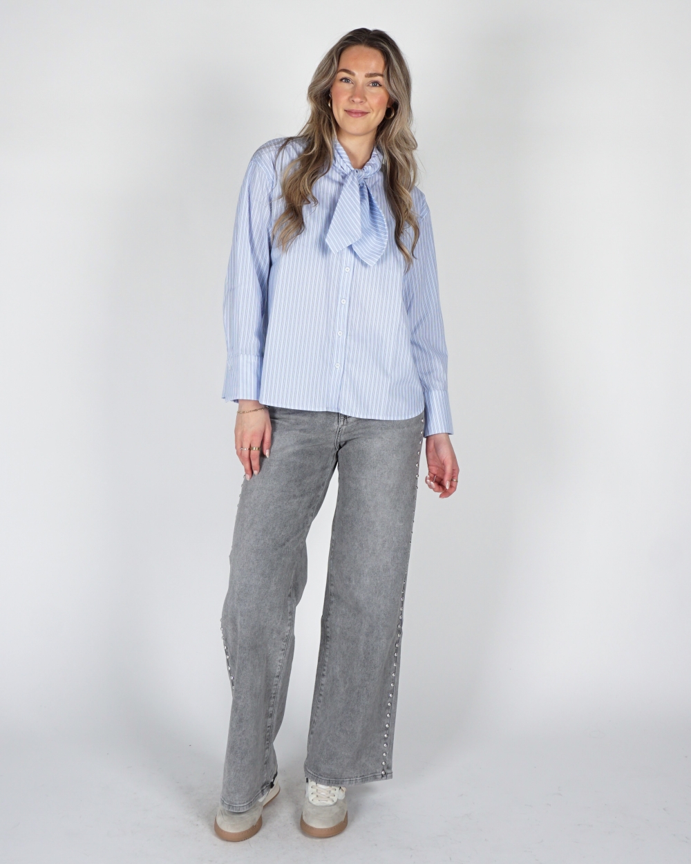 BLOUSE DISAKO BOW BLAUW WIT