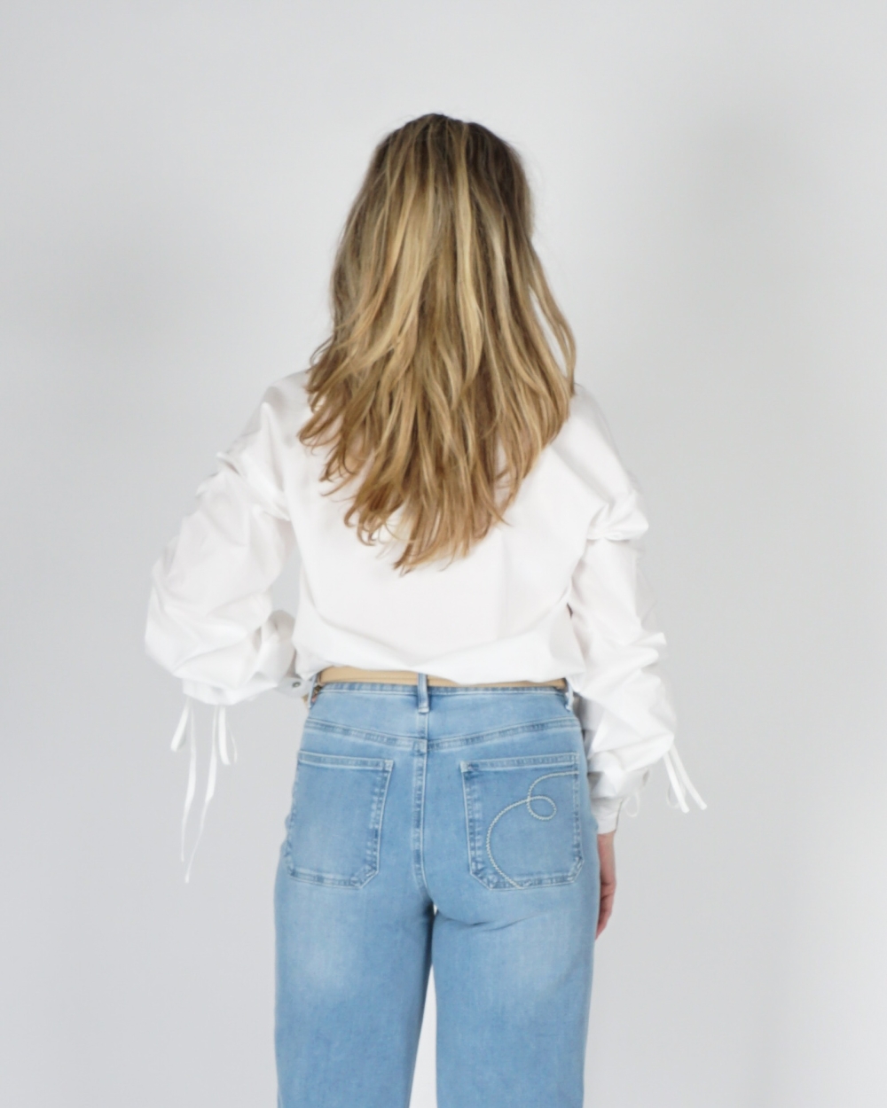 BLOUSE MET RUFFEL MOUW ROSA WIT 