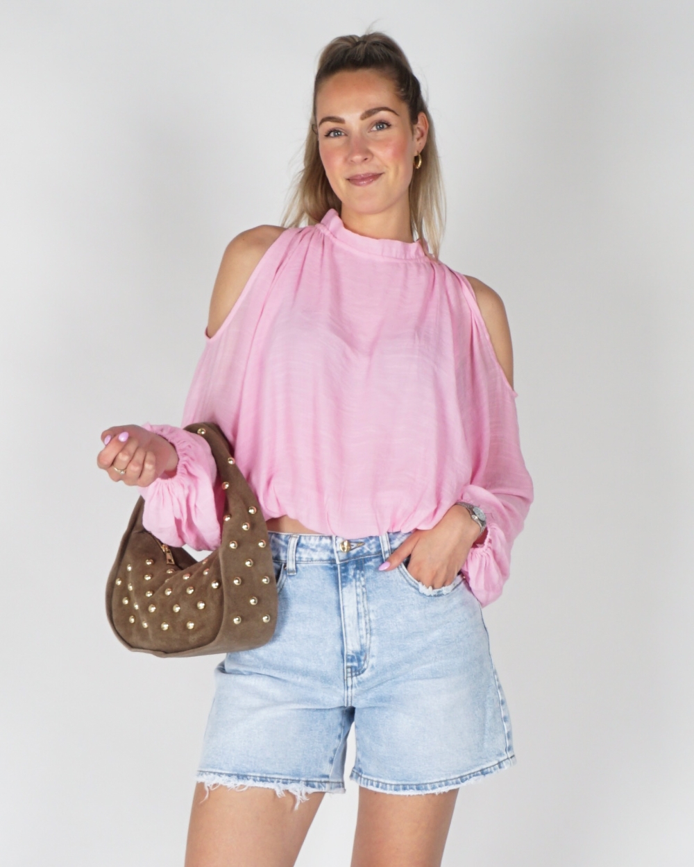 BLOUSE MET OPEN SCHOUDER LICHTROZE